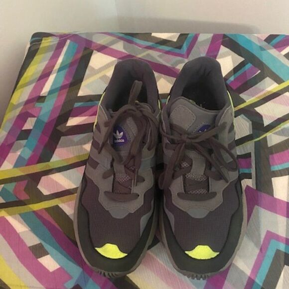 Addidas Yung-96 Grey and Neon, size 7 - Picture 1 of 6